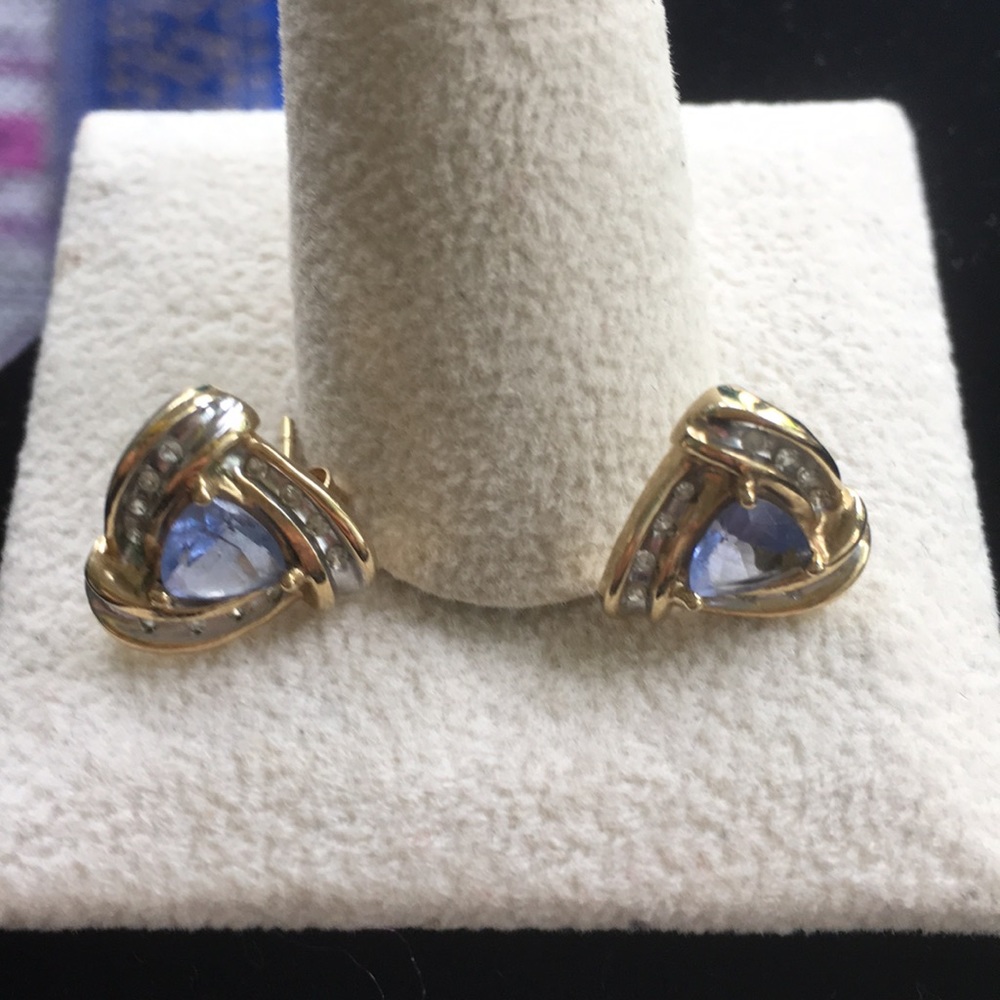 14KT Solid Gold Diamond Tanzanite pierced Earrings REAL Five  Star Posher Read